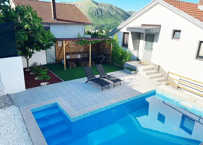 The Hills Holiday House